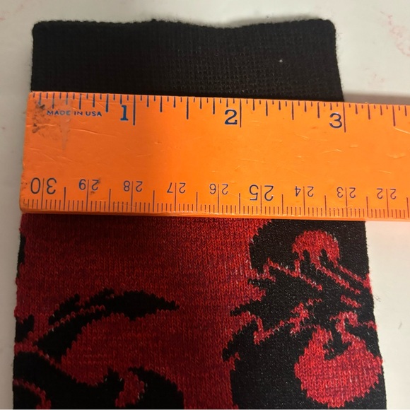 Harry Potter socks red black 2018 wizard of the Coast Unisex NWOT - Picture 6 of 7